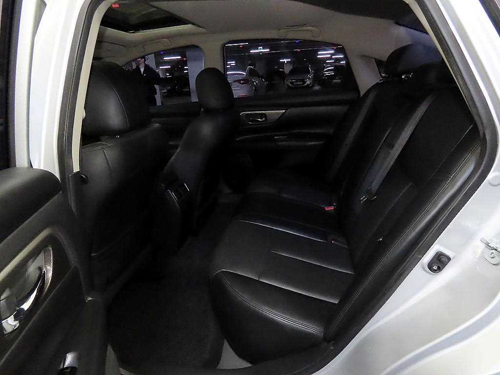 Nissan Altima - Vista 7