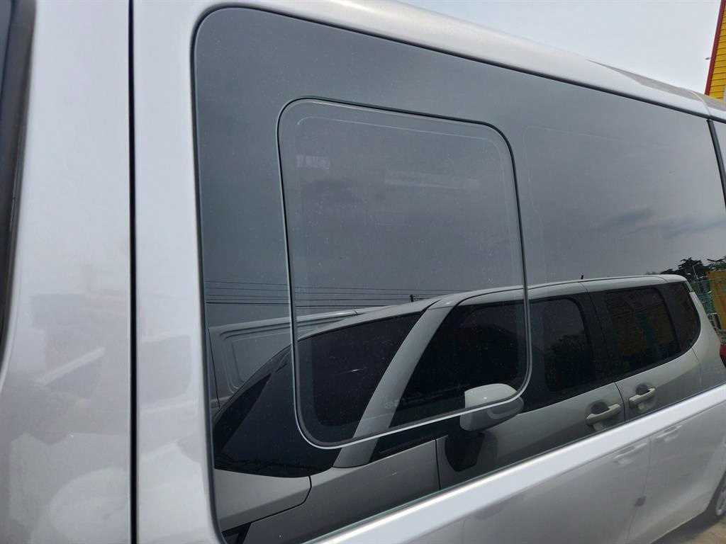 HYUNDAI Starex - Vista 12