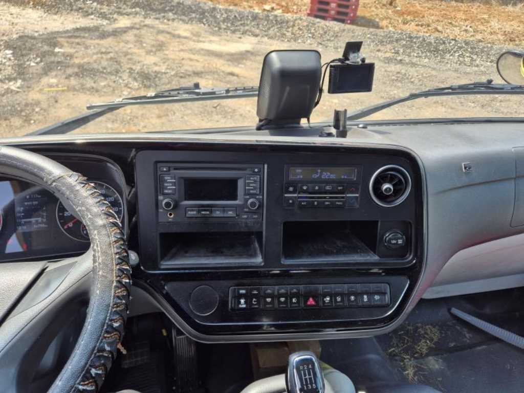 medium and large bus Hyundai bus - Vista 10