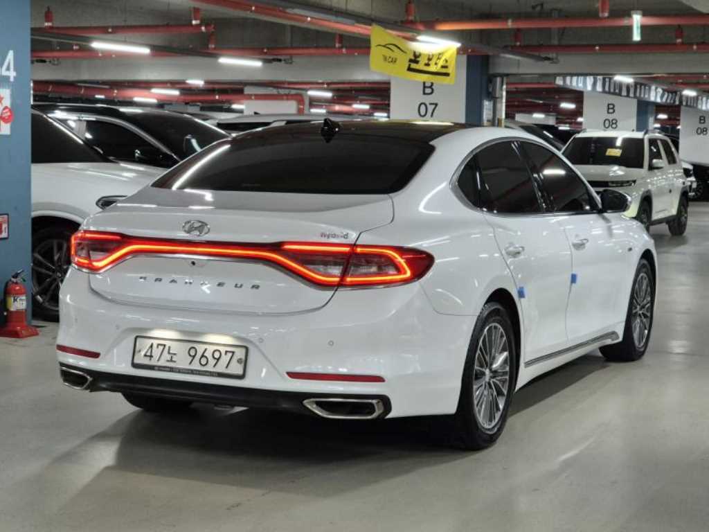 HYUNDAI Grandeur - Vista 3