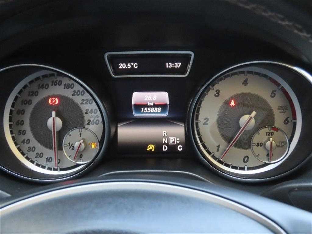 Mercedes Benz GLA Class - Vista 5