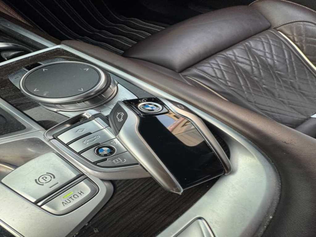 BMW 7 Series - Vista 8