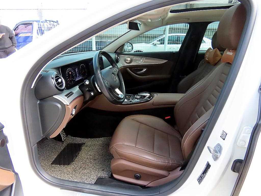 Mercedes Benz E class - Vista 5