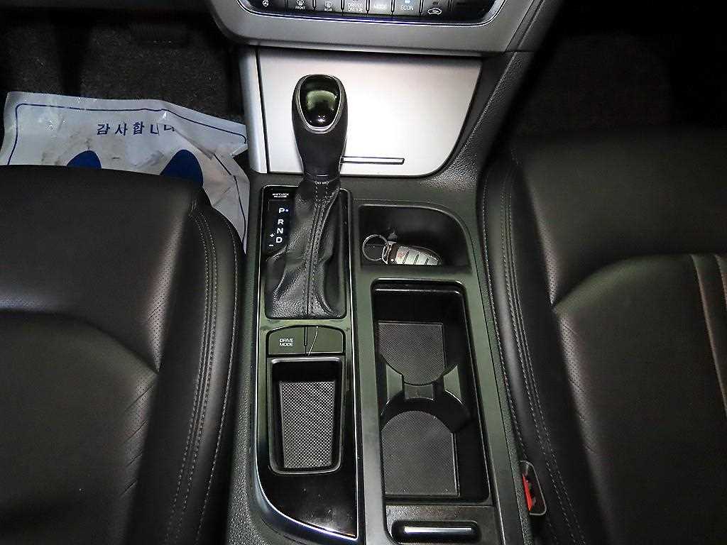 HYUNDAI Sonata - Vista 12