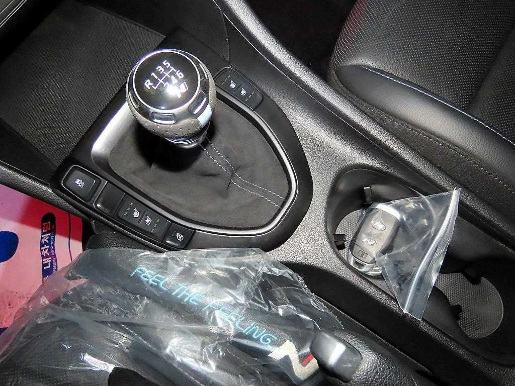 HYUNDAI Veloster - Vista 12