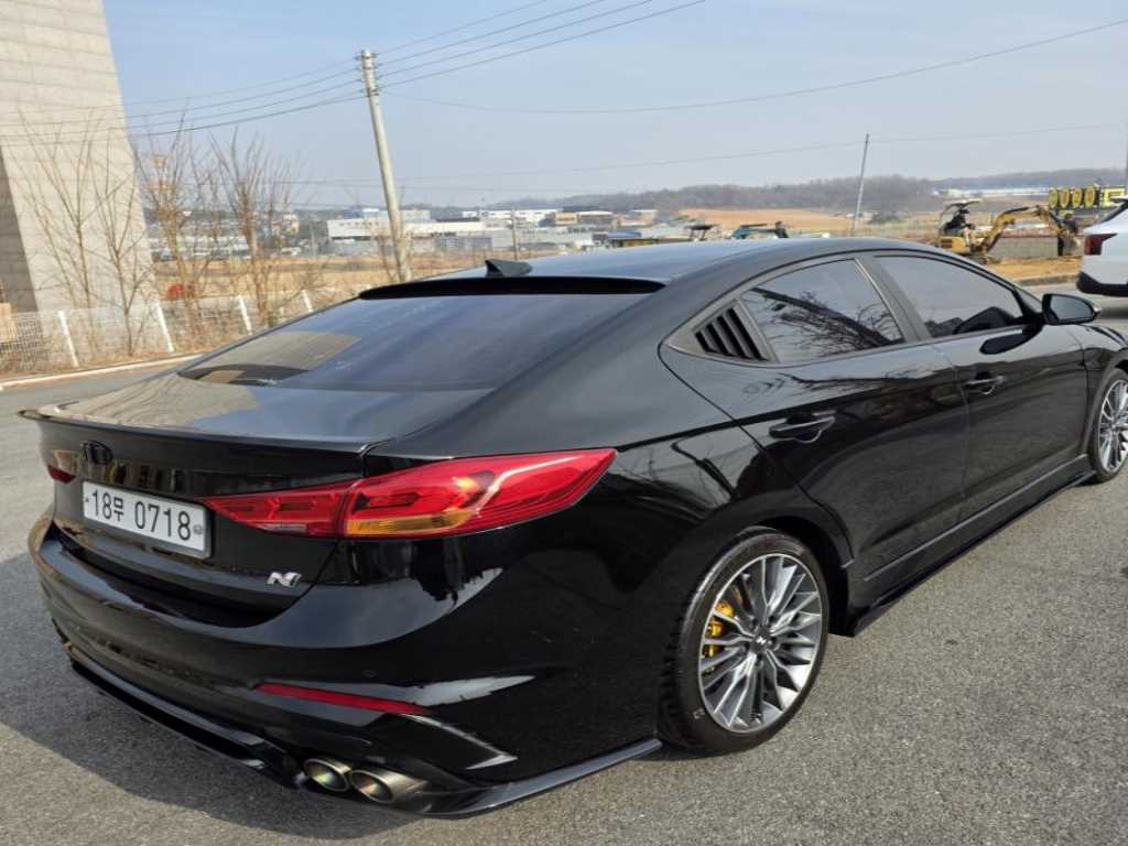 HYUNDAI Avante - Vista 5