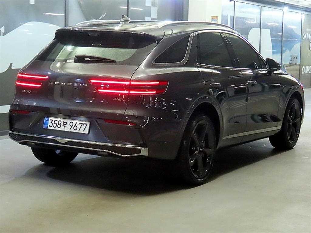 Genesis GV70 - Vista 4
