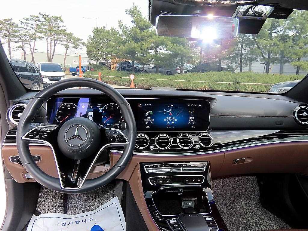 Mercedes Benz E class - Vista 7