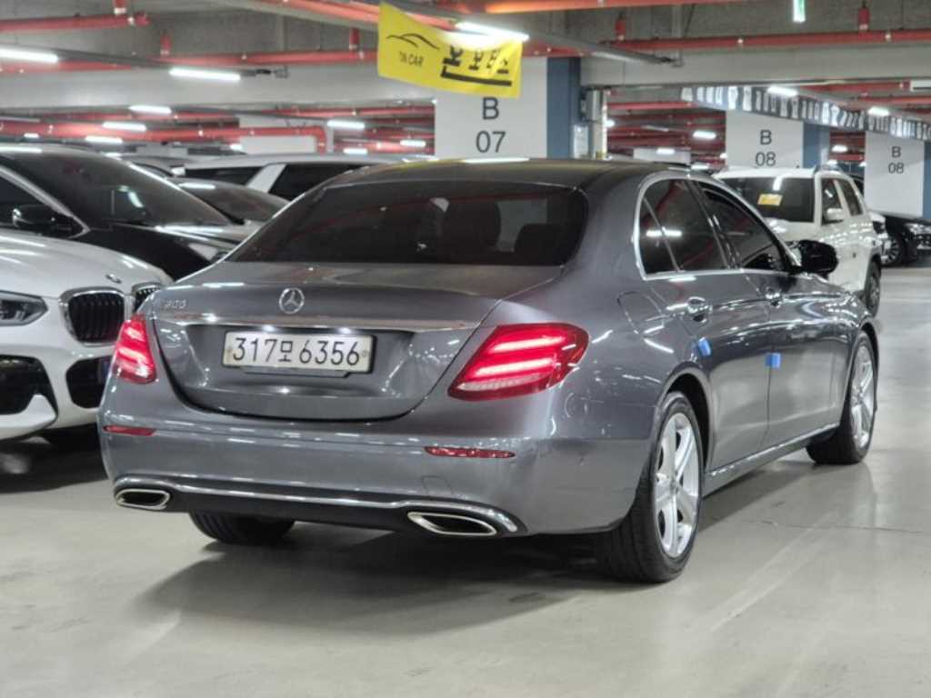 Mercedes Benz E class - Vista 3