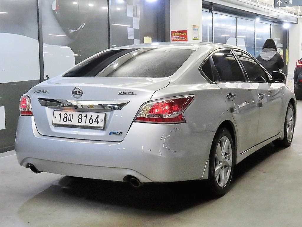 Nissan Altima - Vista 4