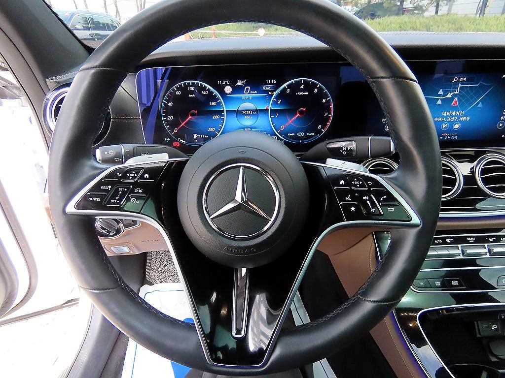 Mercedes Benz E class - Vista 8