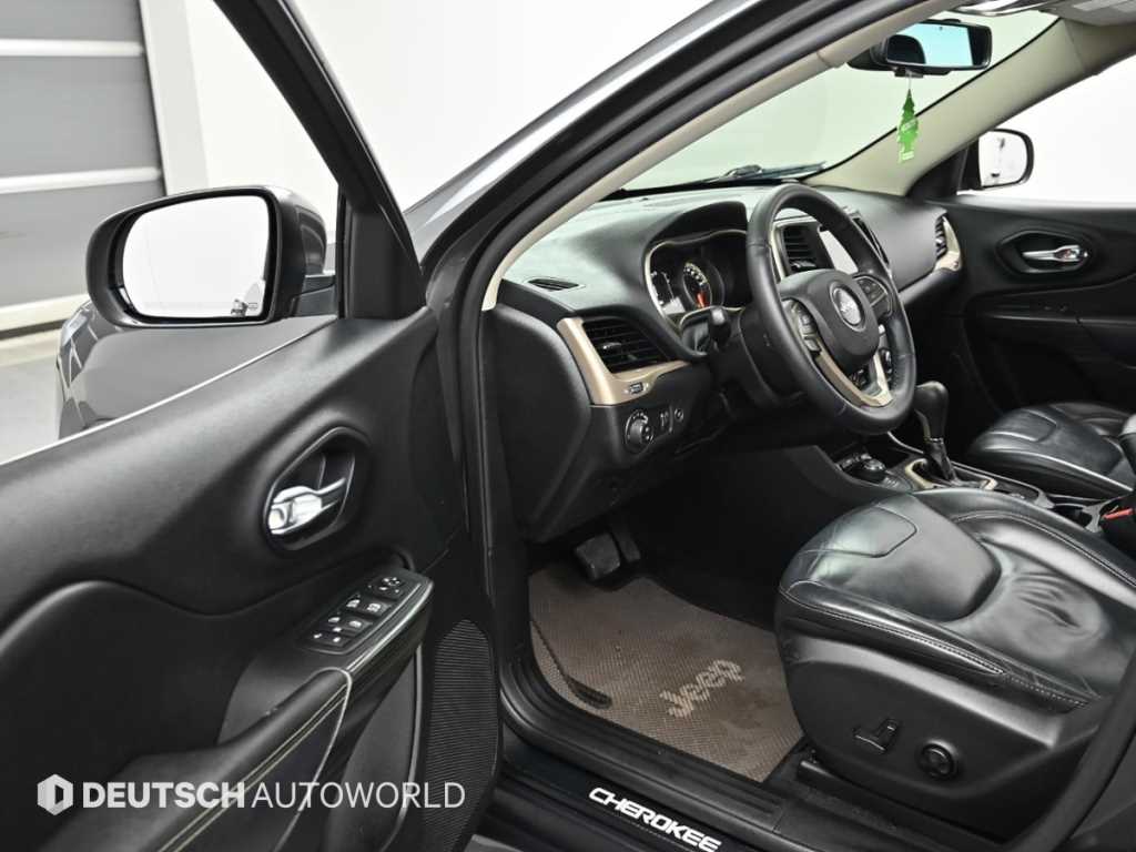 Jeep Cherokee - Vista 11