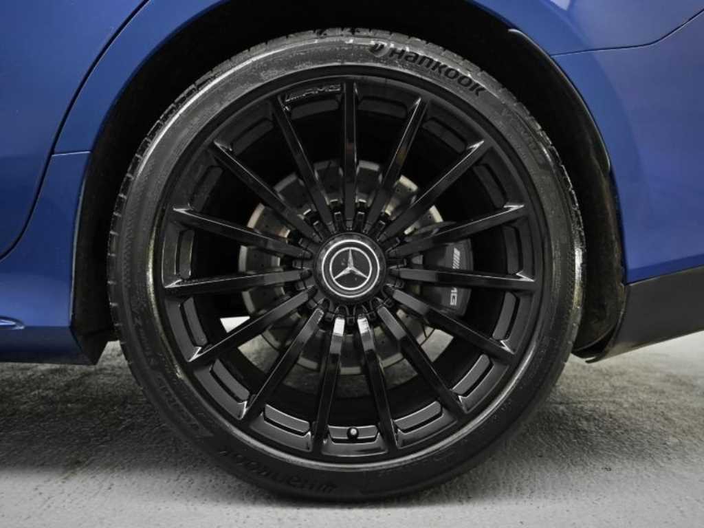 Mercedes Benz AMG GT - Vista 5