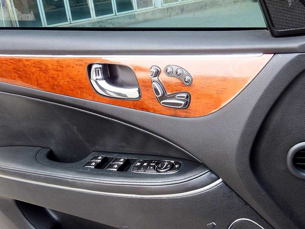 HYUNDAI Equus - Vista 11