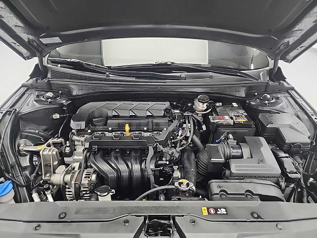 HYUNDAI Avante - Vista 5