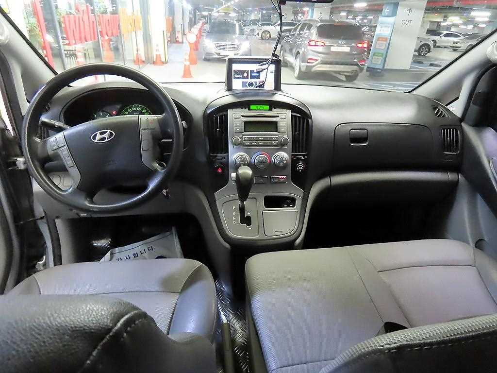 HYUNDAI Starex - Vista 10