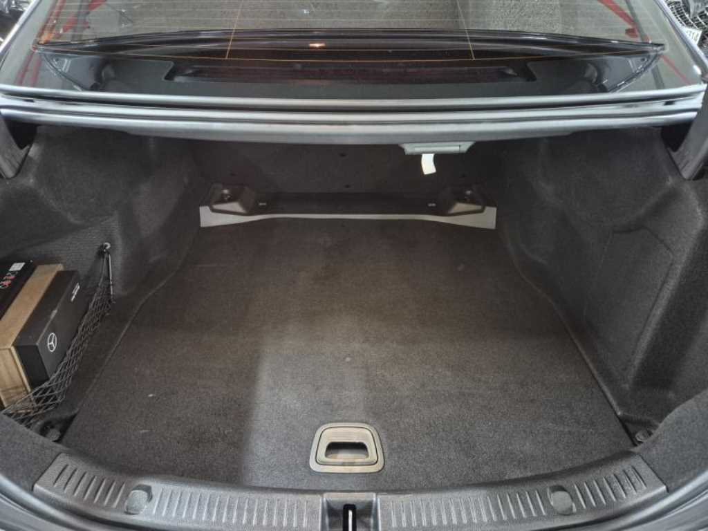 Mercedes Benz E class - Vista 5