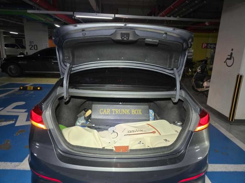 HYUNDAI Avante - Vista 4