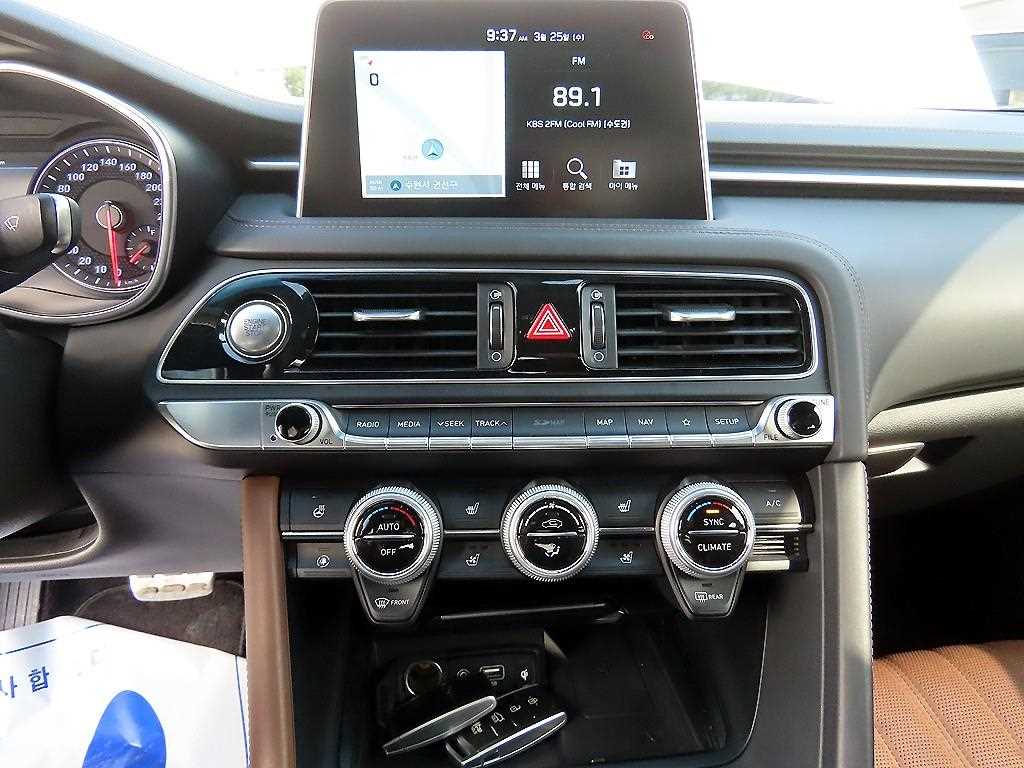 Genesis G70 - Vista 12