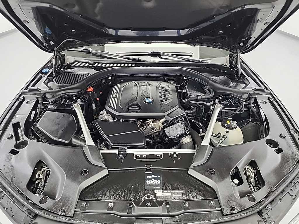 BMW 5 Series - Vista 5