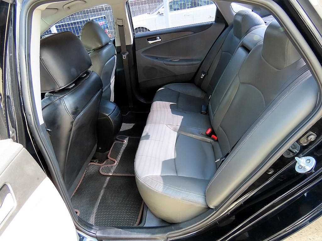 HYUNDAI Sonata - Vista 6