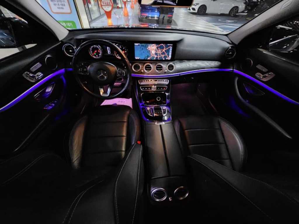 Mercedes Benz E class - Vista 6