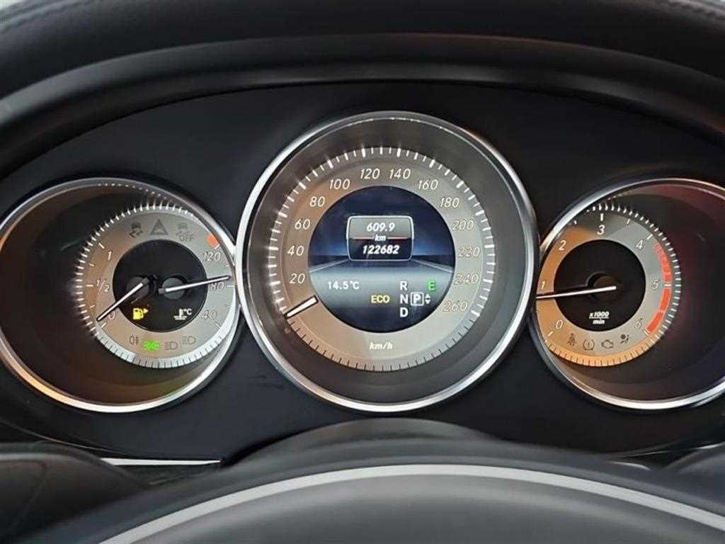 Mercedes Benz CLS Class - Vista 6