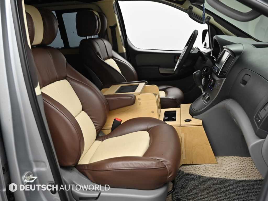 HYUNDAI Starex - Vista 10