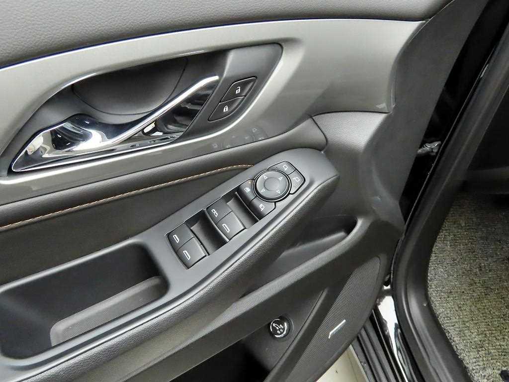 Chevrolet Travers - Vista 12