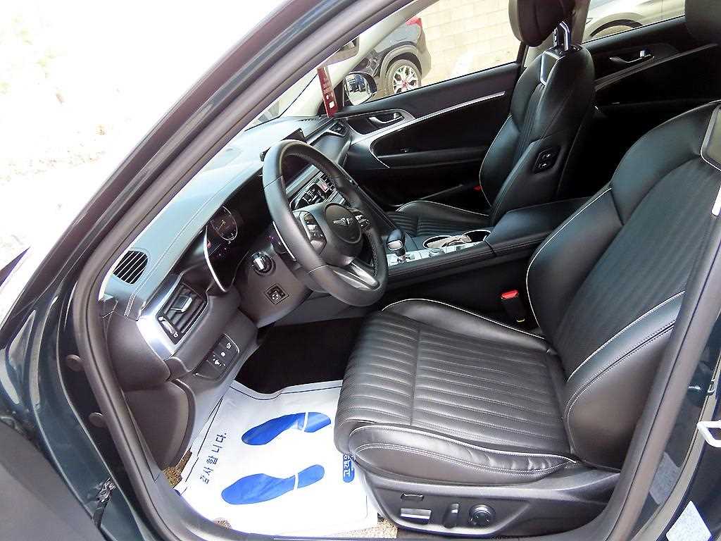 Genesis G70 - Vista 5