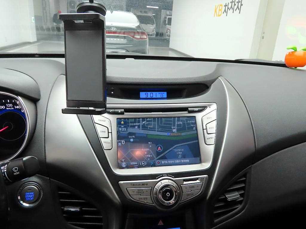 HYUNDAI Avante - Vista 9