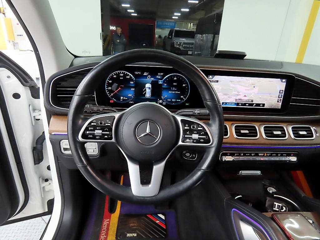 Mercedes Benz GLE Class - Vista 9