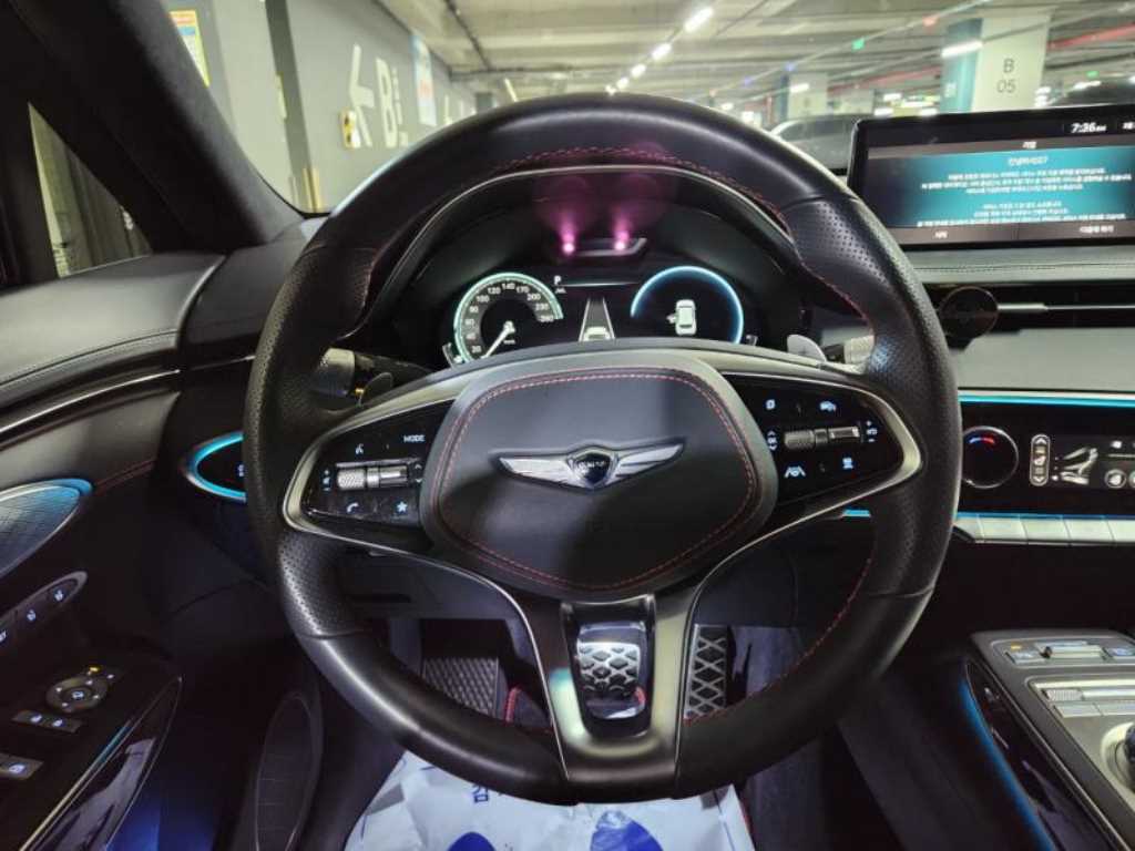 Genesis GV70 - Vista 8