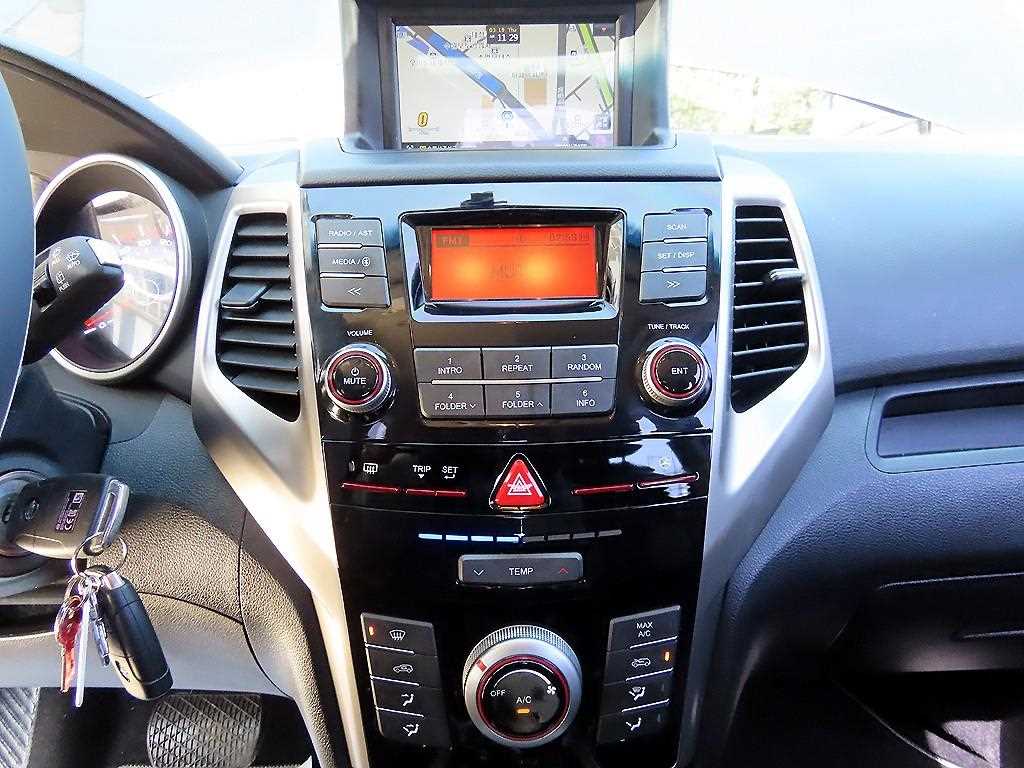 Ssangyong Tivoli 2017 Negro - Importación desde Corea - HF Imports Iquique - Foto 13