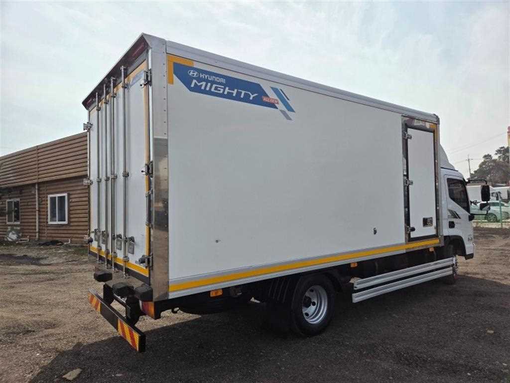 medium and large cargo truck - Vista 5