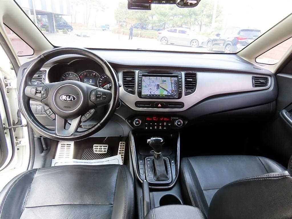 KIA Carens - Vista 7