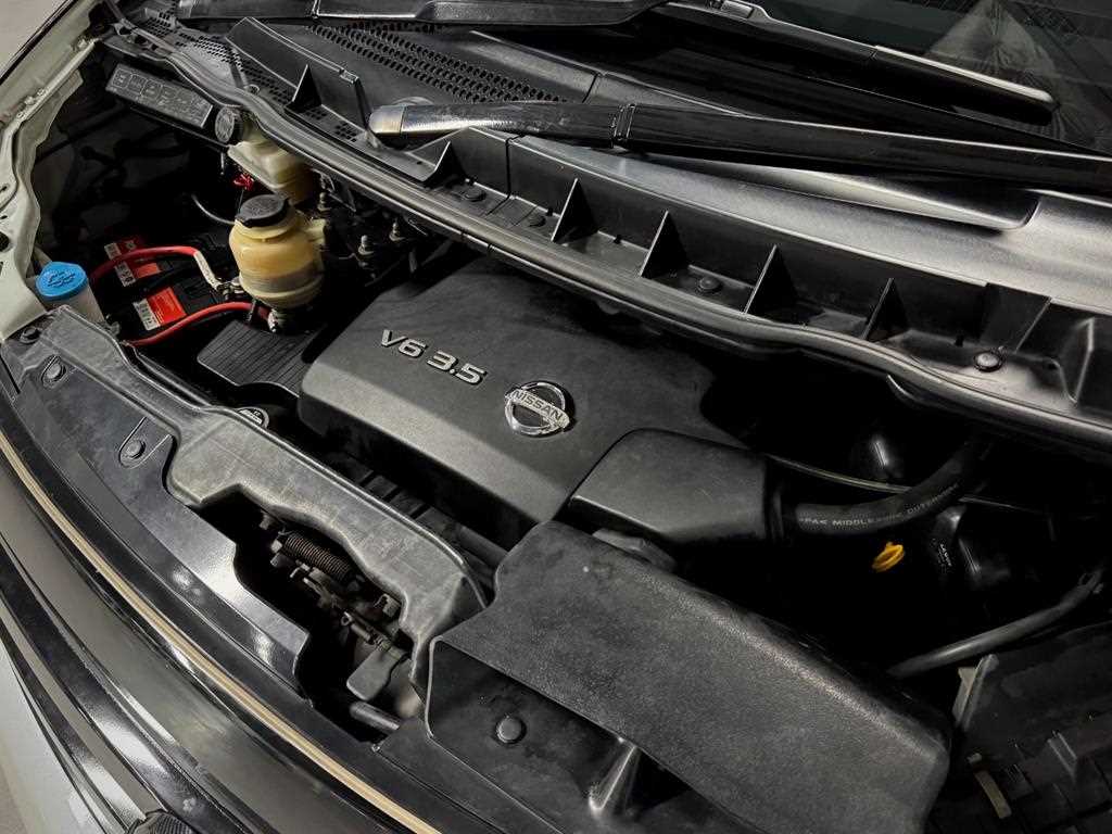 Nissan Elgrand - Vista 6