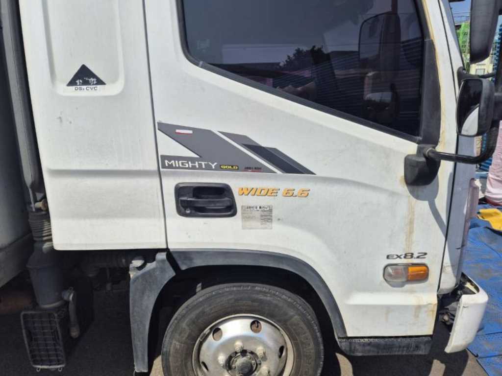 medium and large cargo truck - Vista 4