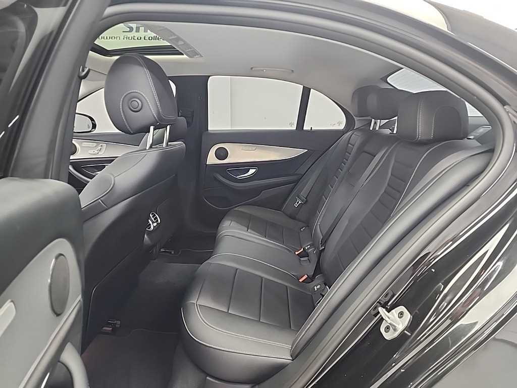 Mercedes Benz E class - Vista 12