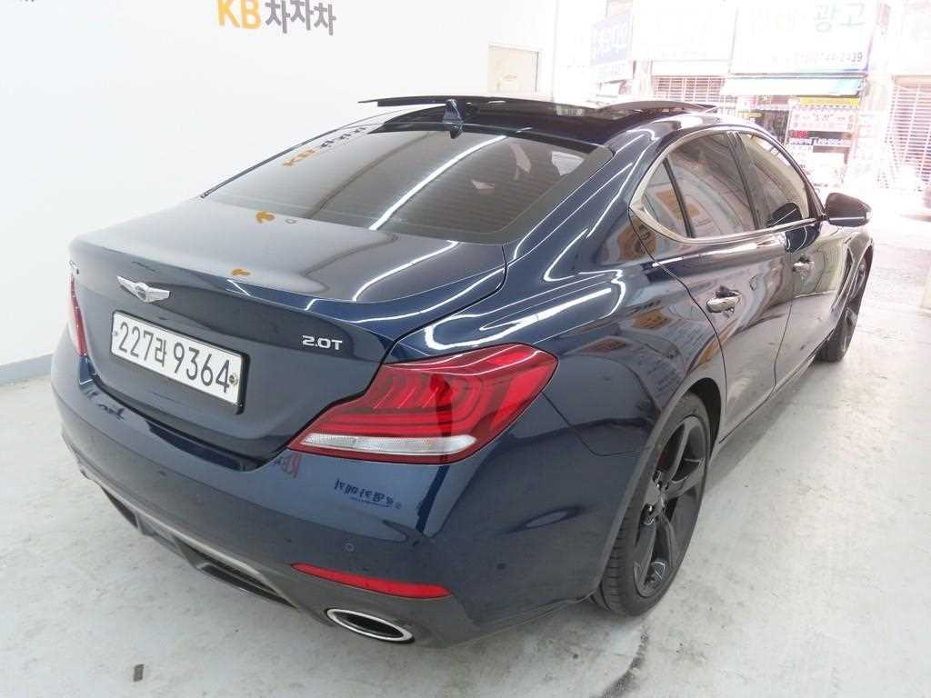 Genesis G70 - Vista 3