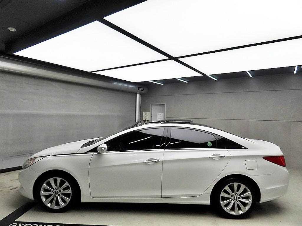 HYUNDAI Sonata - Vista 4