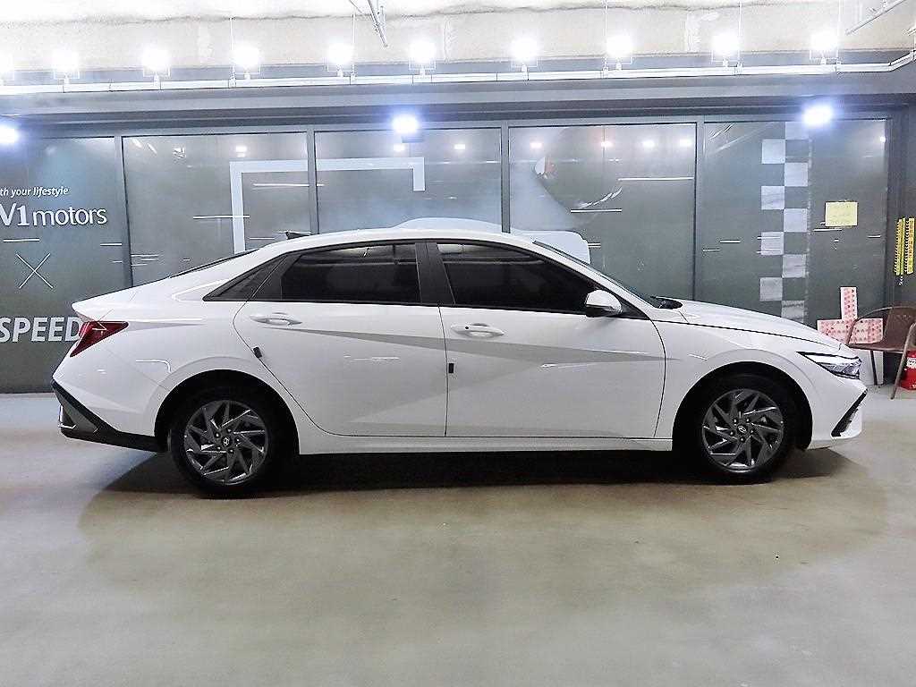 HYUNDAI Avante - Vista 3