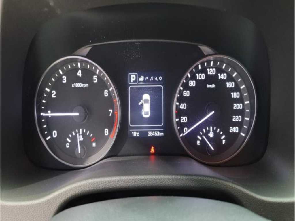 HYUNDAI Avante - Vista 3