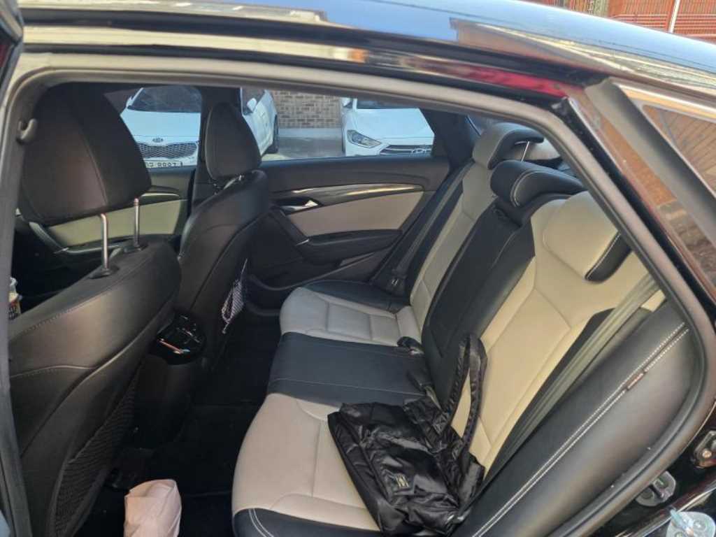 HYUNDAI i40 - Vista 7