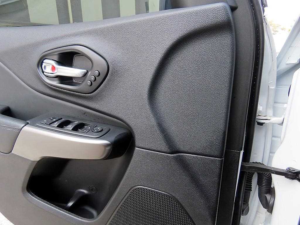 Jeep Cherokee - Vista 11