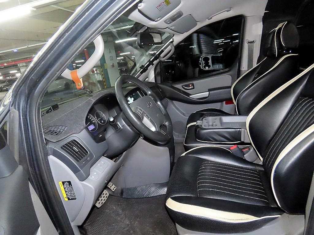 HYUNDAI Starex - Vista 6