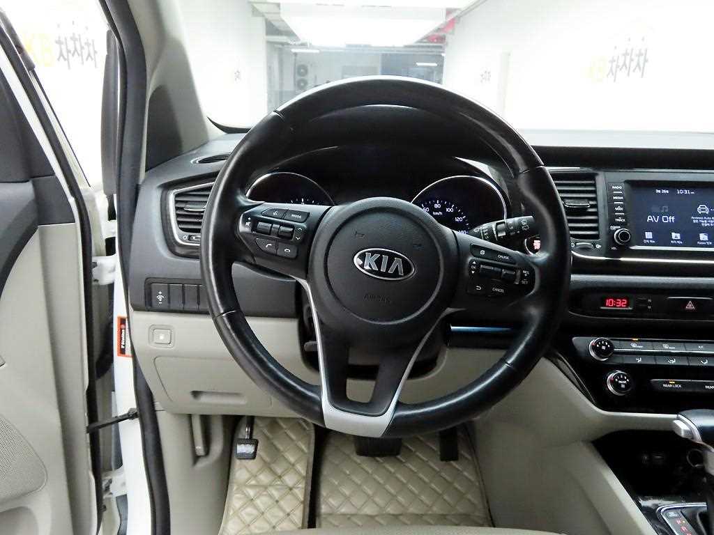 KIA Carnival - Vista 7