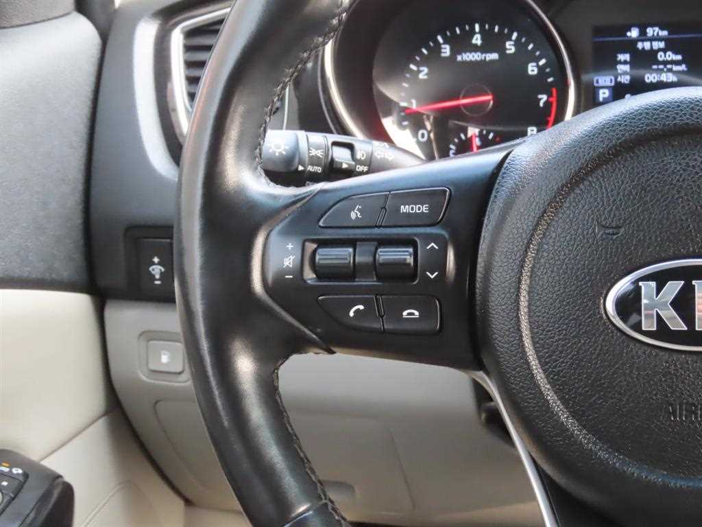 KIA Carnival - Vista 11