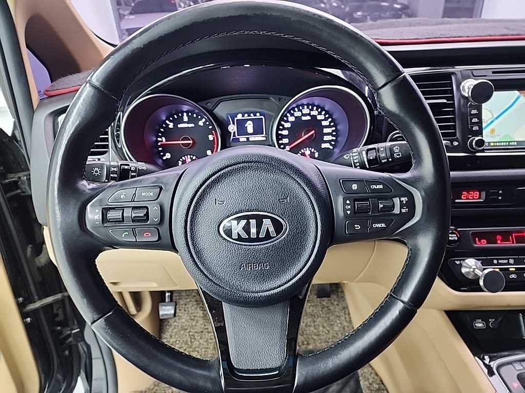 KIA Carnival - Vista 9