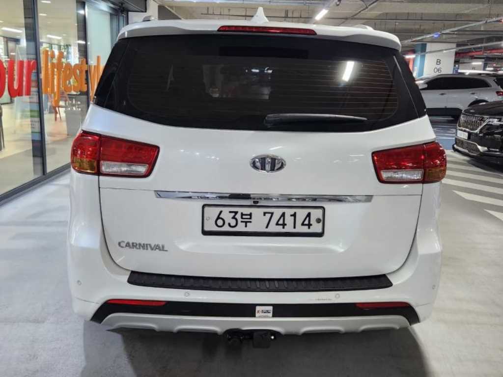 KIA Carnival - Vista 5